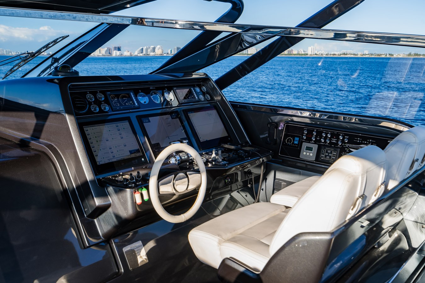 https://arconyachts.ams3.digitaloceanspaces.com/92380/conversions/large_4231240-optimize.jpg