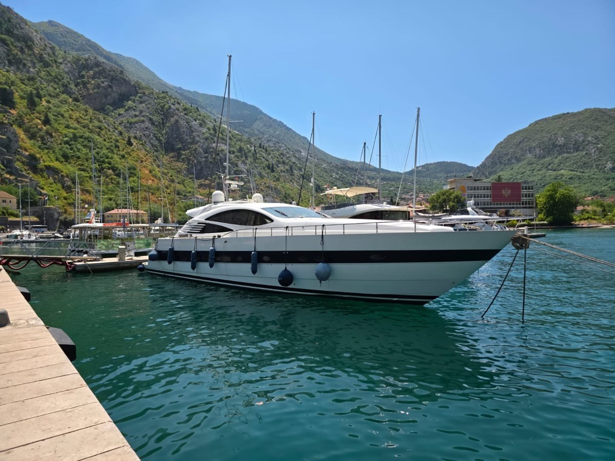 https://arconyachts.ams3.digitaloceanspaces.com/92455/conversions/large_4719085-optimize.jpg