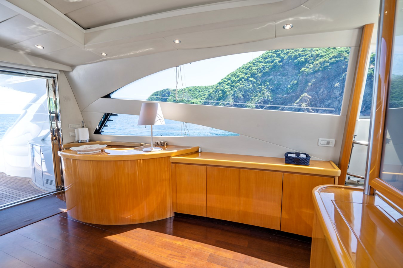https://arconyachts.ams3.digitaloceanspaces.com/92627/conversions/large_3771639-optimize.jpg