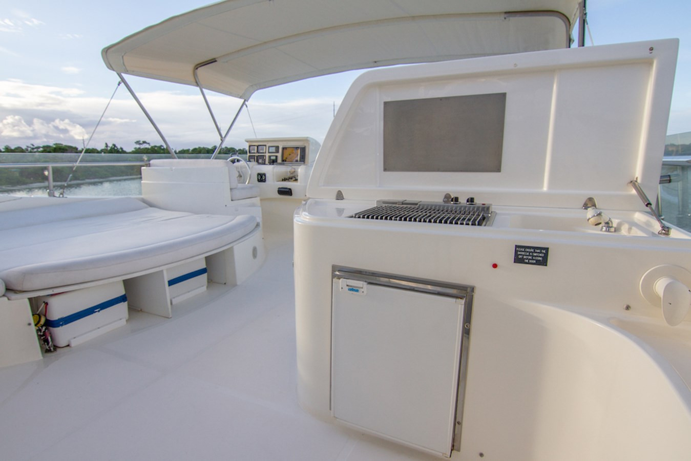 https://arconyachts.ams3.digitaloceanspaces.com/92632/conversions/large_3016329-optimize.jpg