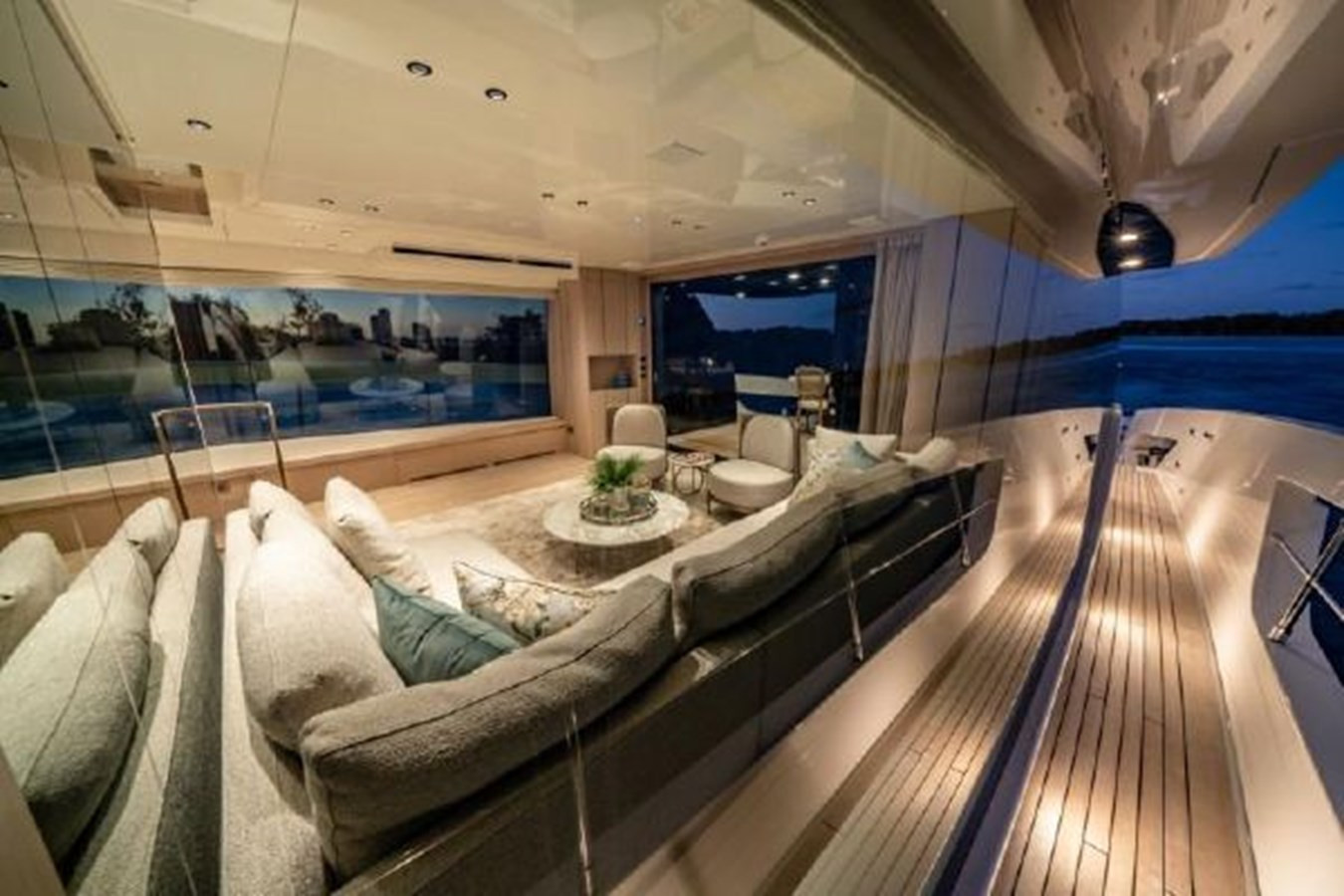 https://arconyachts.ams3.digitaloceanspaces.com/92664/conversions/large_3894901-optimize.jpg