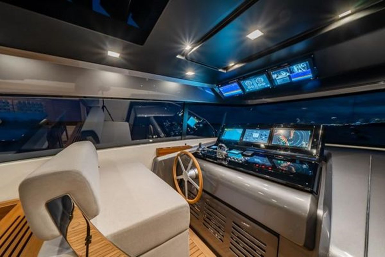 https://arconyachts.ams3.digitaloceanspaces.com/92669/conversions/large_3894903-optimize.jpg