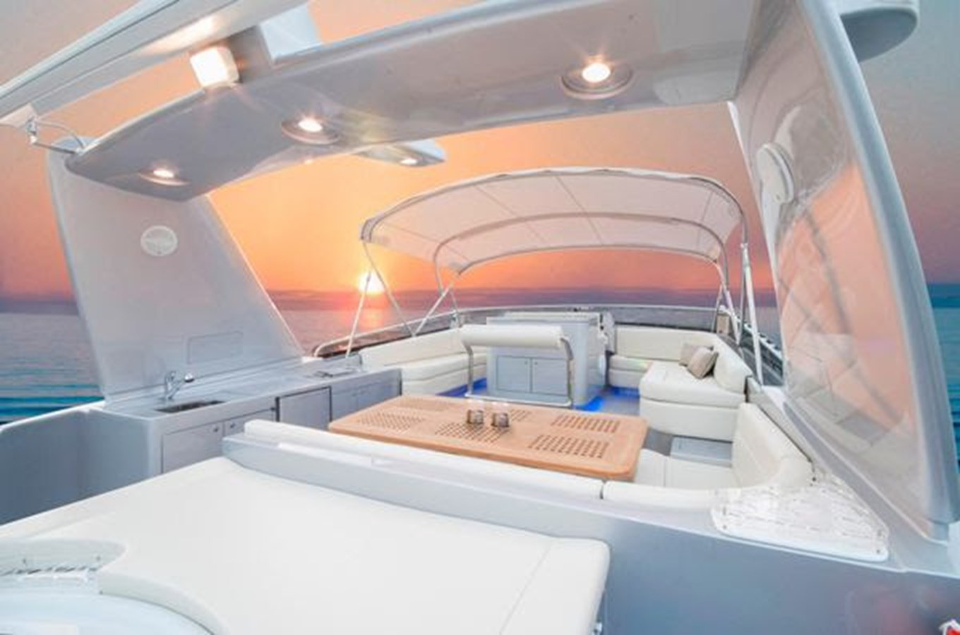 https://arconyachts.ams3.digitaloceanspaces.com/92688/conversions/large_3999300-optimize.jpg