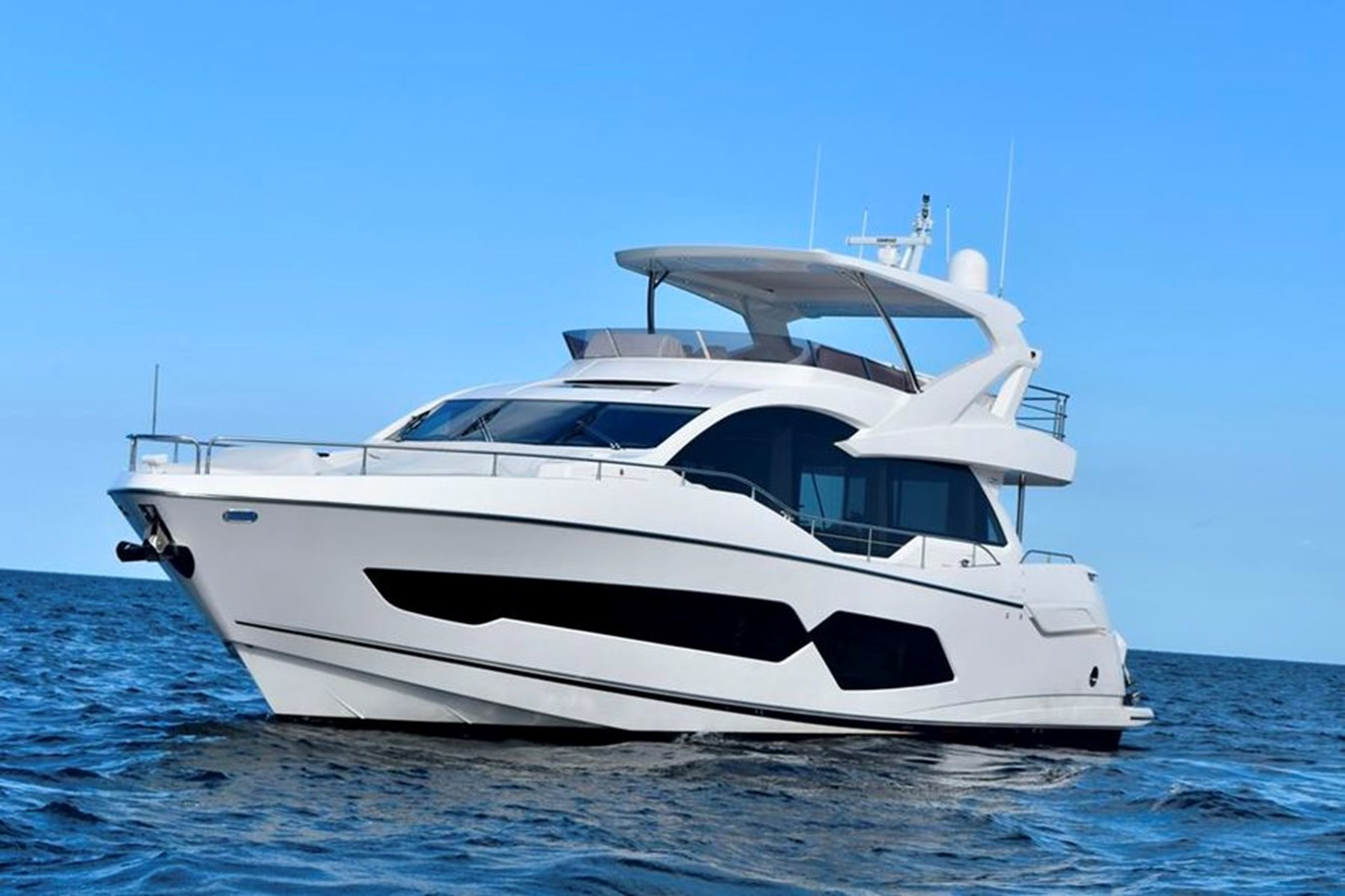 https://arconyachts.ams3.digitaloceanspaces.com/92689/conversions/large_4066494-optimize.jpg