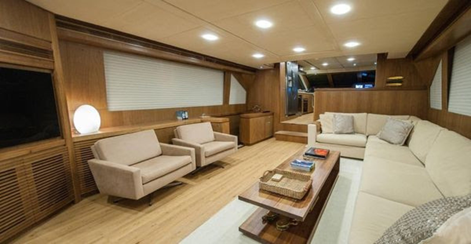 https://arconyachts.ams3.digitaloceanspaces.com/92727/conversions/large_3999314-optimize.jpg