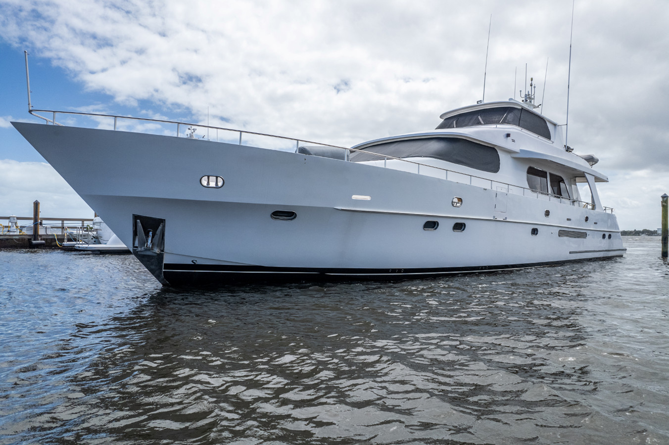https://arconyachts.ams3.digitaloceanspaces.com/92749/conversions/large_4140271-optimize.jpg