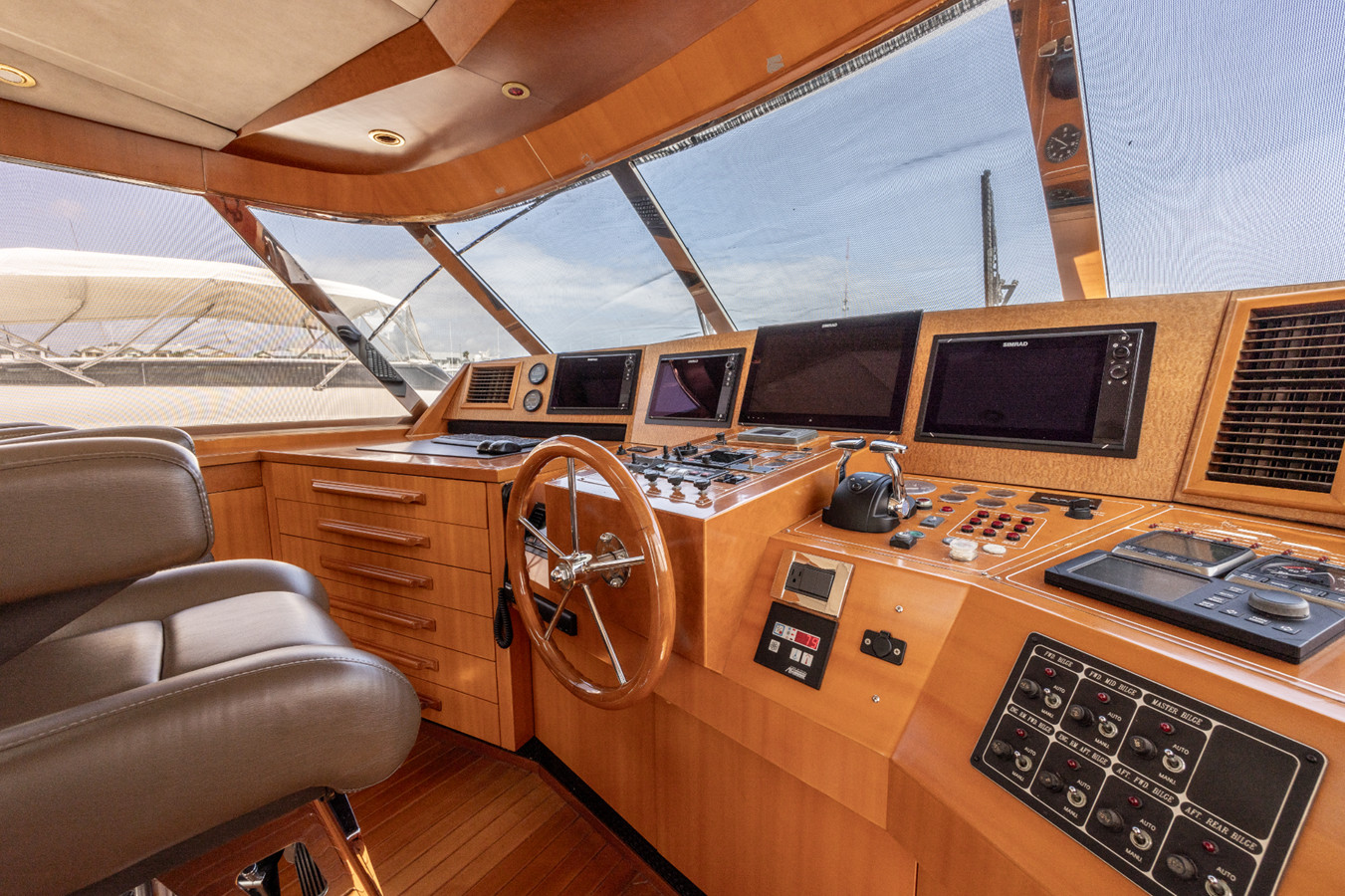 https://arconyachts.ams3.digitaloceanspaces.com/92781/conversions/large_4140279-optimize.jpg