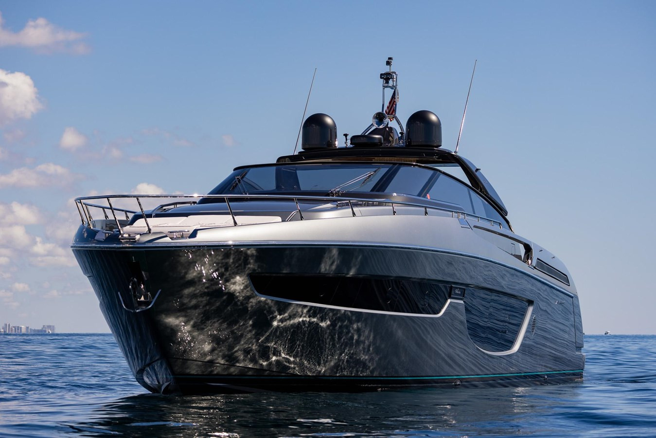 https://arconyachts.ams3.digitaloceanspaces.com/92788/conversions/large_4244127-optimize.jpg