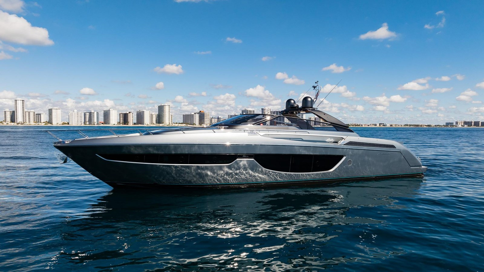 https://arconyachts.ams3.digitaloceanspaces.com/92796/conversions/large_4244130-optimize.jpg