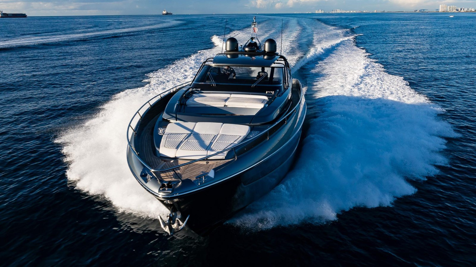 https://arconyachts.ams3.digitaloceanspaces.com/92799/conversions/large_4244131-optimize.jpg