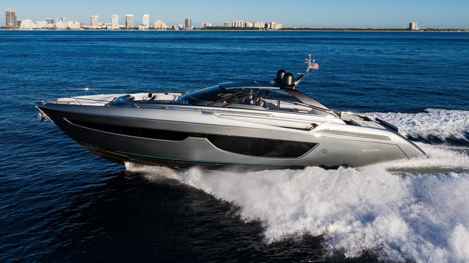 https://arconyachts.ams3.digitaloceanspaces.com/92801/conversions/large_4244132-optimize.jpg