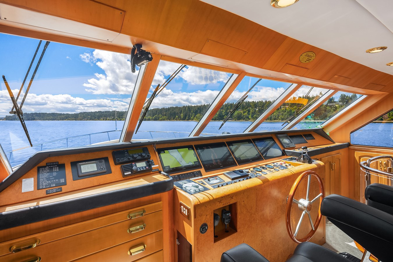 https://arconyachts.ams3.digitaloceanspaces.com/92819/conversions/large_4233779-optimize.jpg