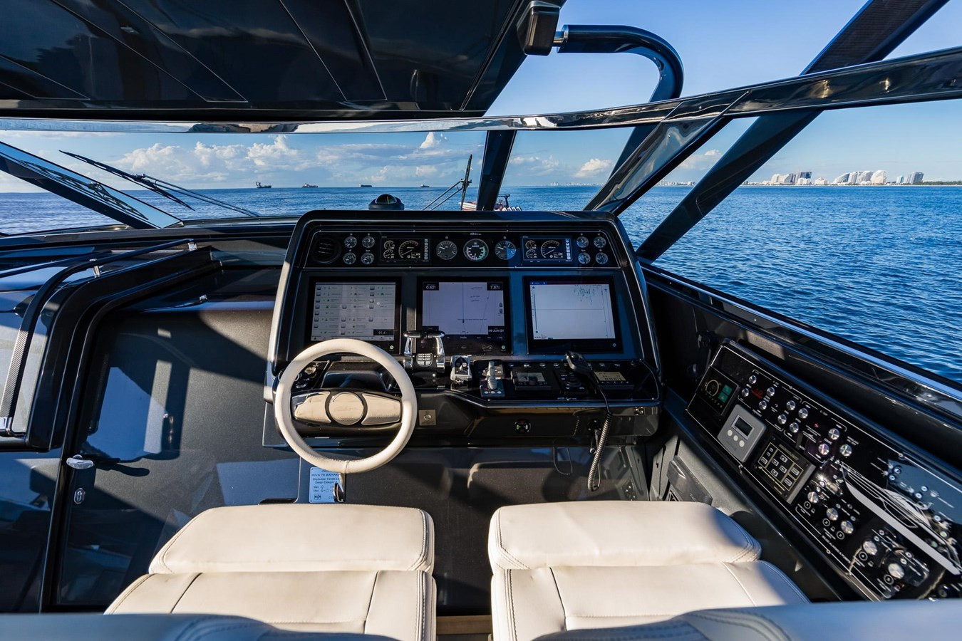 https://arconyachts.ams3.digitaloceanspaces.com/92844/conversions/large_4244148-optimize.jpg
