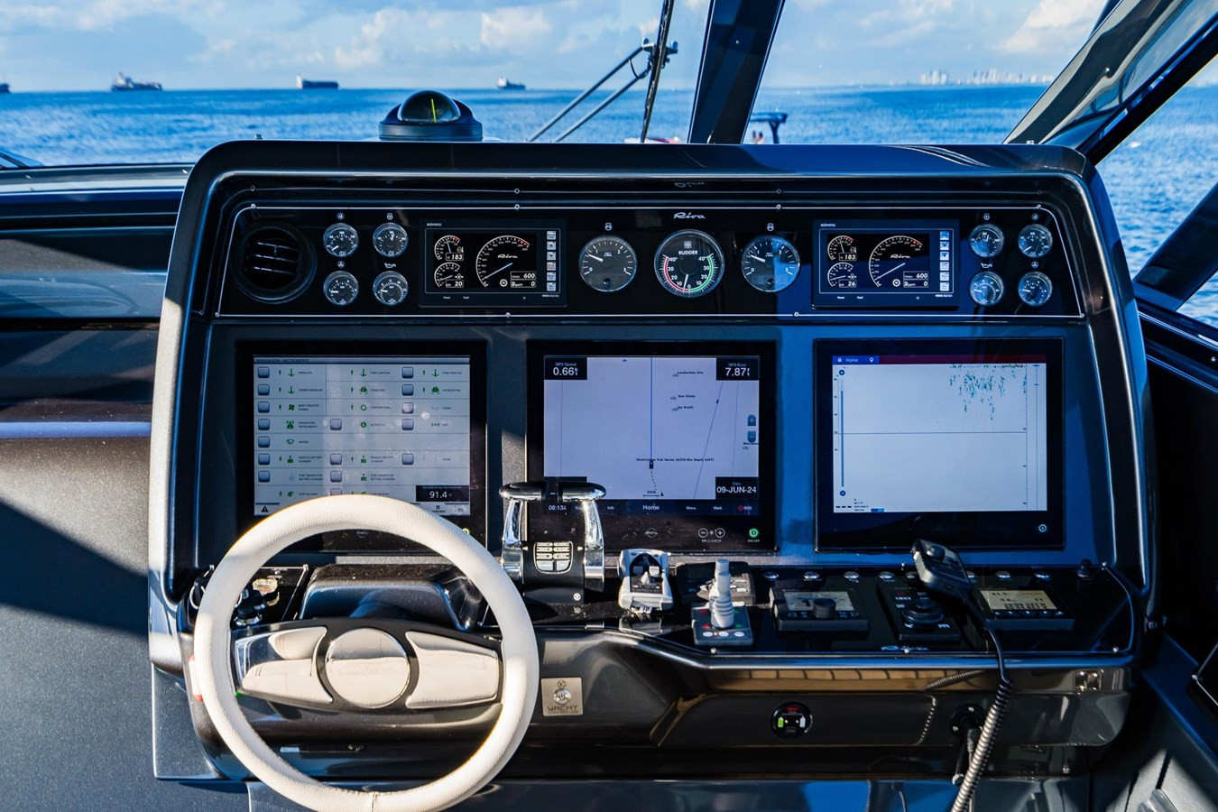 https://arconyachts.ams3.digitaloceanspaces.com/92855/conversions/large_4244152-optimize.jpg