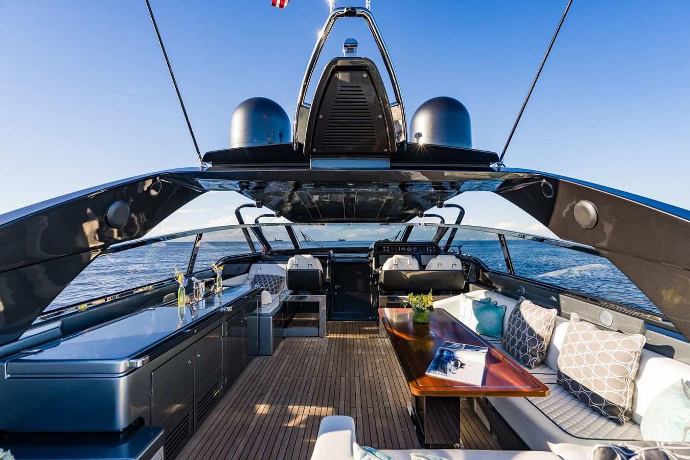 https://arconyachts.ams3.digitaloceanspaces.com/92914/conversions/large_4244173-optimize.jpg