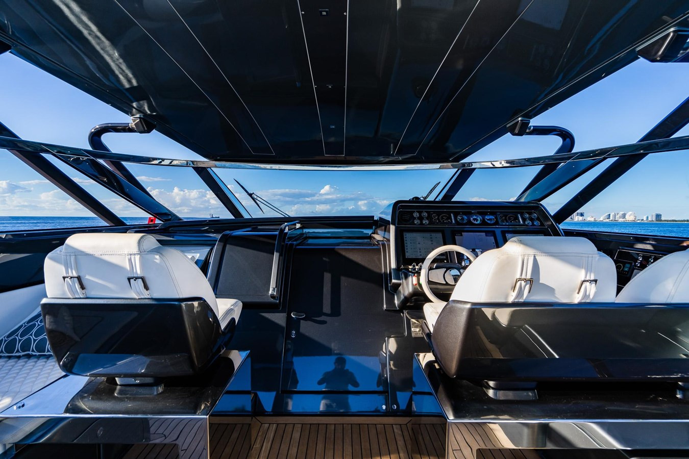 https://arconyachts.ams3.digitaloceanspaces.com/92934/conversions/large_4244180-optimize.jpg