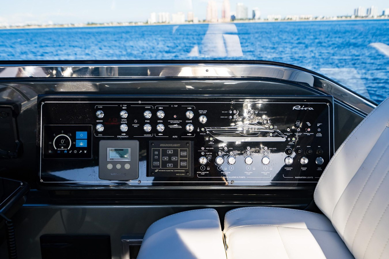 https://arconyachts.ams3.digitaloceanspaces.com/92946/conversions/large_4244185-optimize.jpg