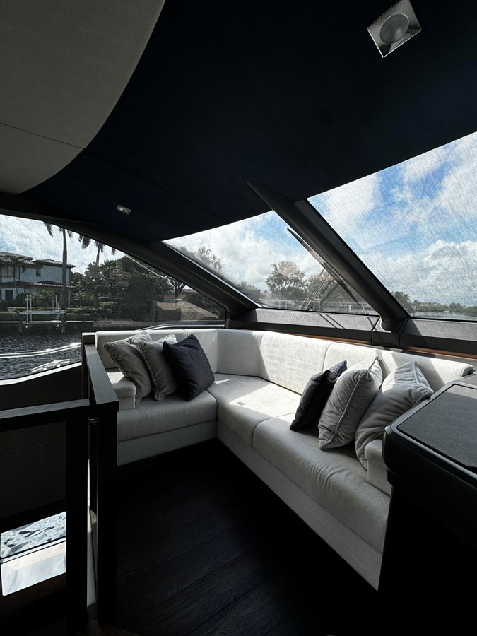 https://arconyachts.ams3.digitaloceanspaces.com/92964/conversions/large_4390593-optimize.jpg