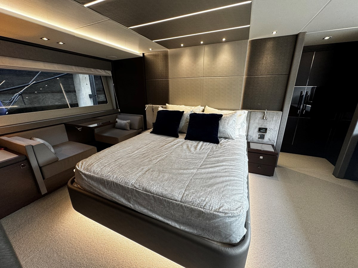 https://arconyachts.ams3.digitaloceanspaces.com/92972/conversions/large_4390596-optimize.jpg