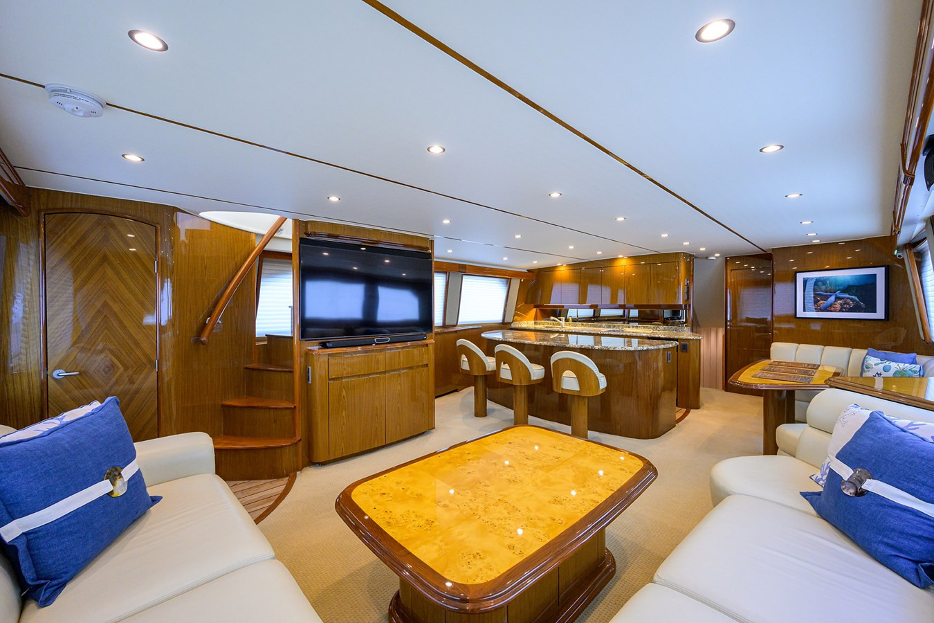 https://arconyachts.ams3.digitaloceanspaces.com/93001/conversions/large_4598371-optimize.jpg
