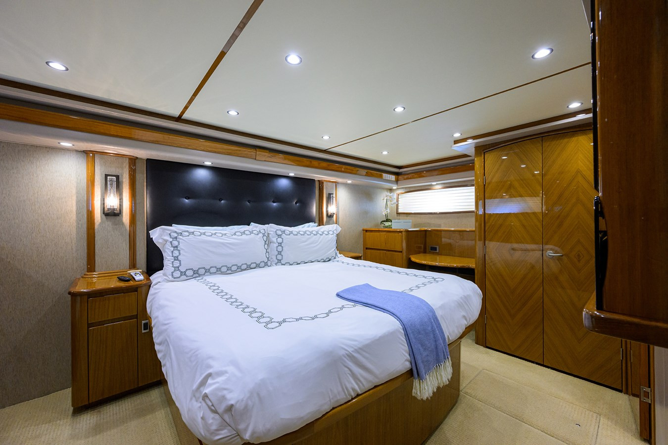 https://arconyachts.ams3.digitaloceanspaces.com/93020/conversions/large_4598376-optimize.jpg