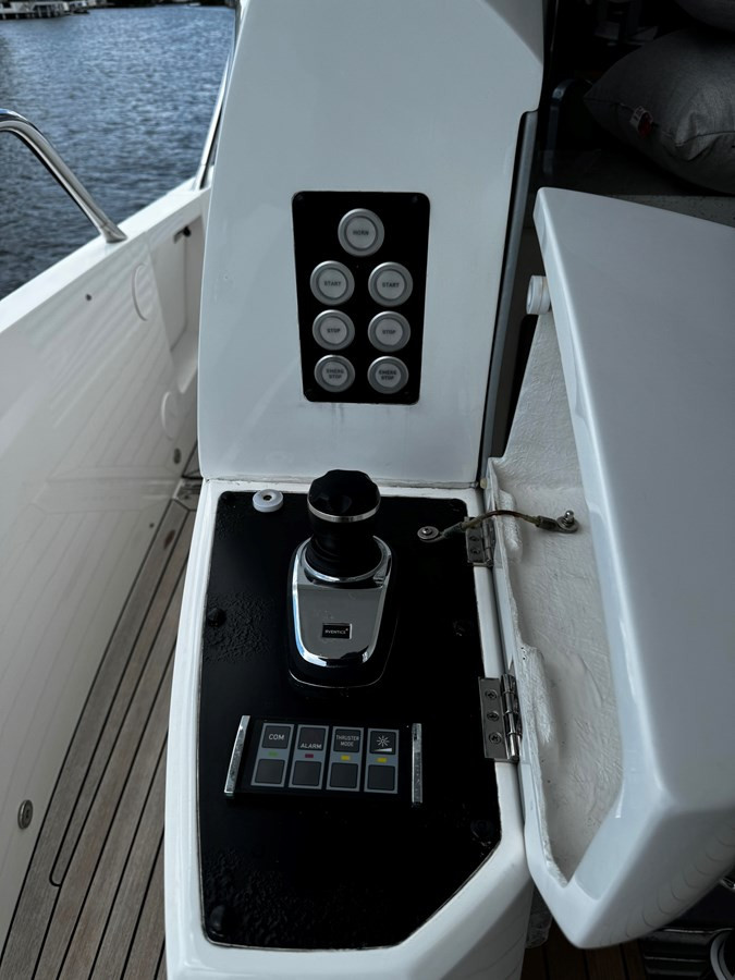 https://arconyachts.ams3.digitaloceanspaces.com/93033/conversions/large_4390620-optimize.jpg