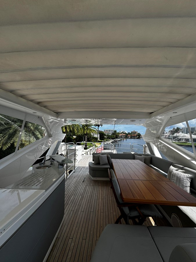 https://arconyachts.ams3.digitaloceanspaces.com/93045/conversions/large_4390624-optimize.jpg