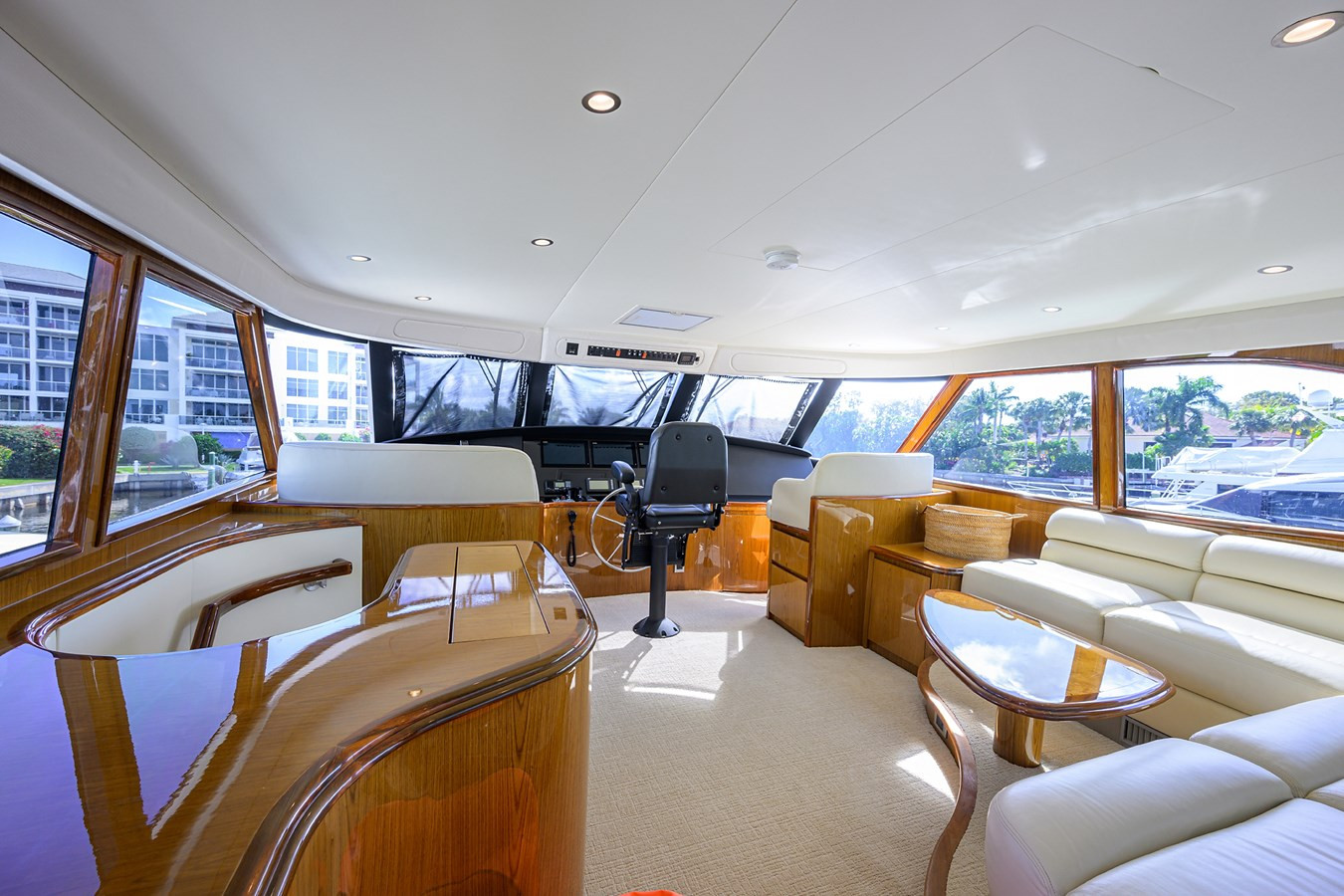 https://arconyachts.ams3.digitaloceanspaces.com/93050/conversions/large_4598384-optimize.jpg
