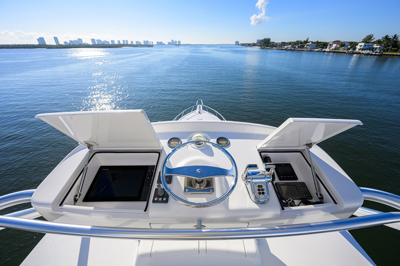 https://arconyachts.ams3.digitaloceanspaces.com/93065/conversions/large_4598389-optimize.jpg