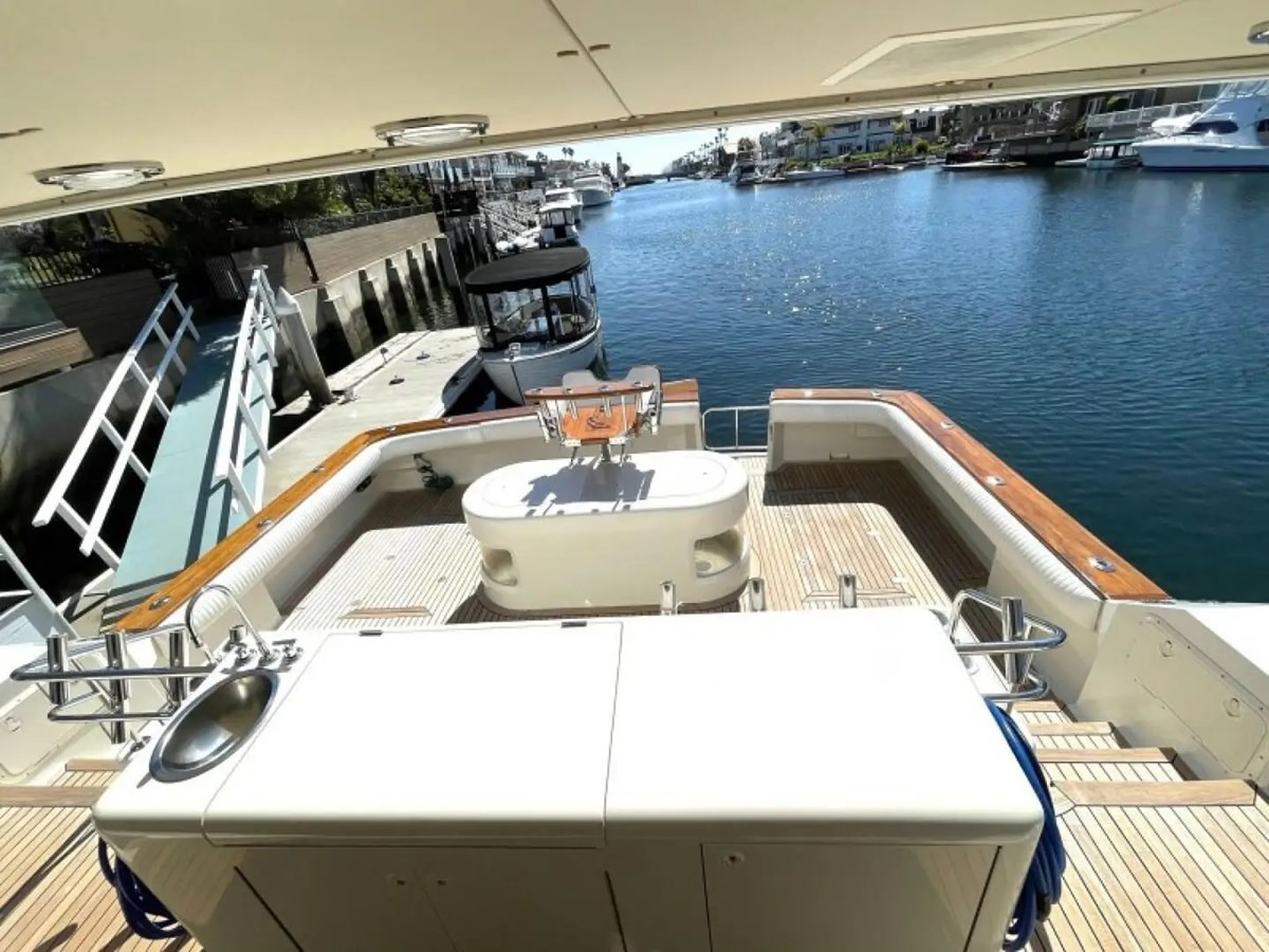 https://arconyachts.ams3.digitaloceanspaces.com/93070/conversions/large_4371525-optimize.jpg