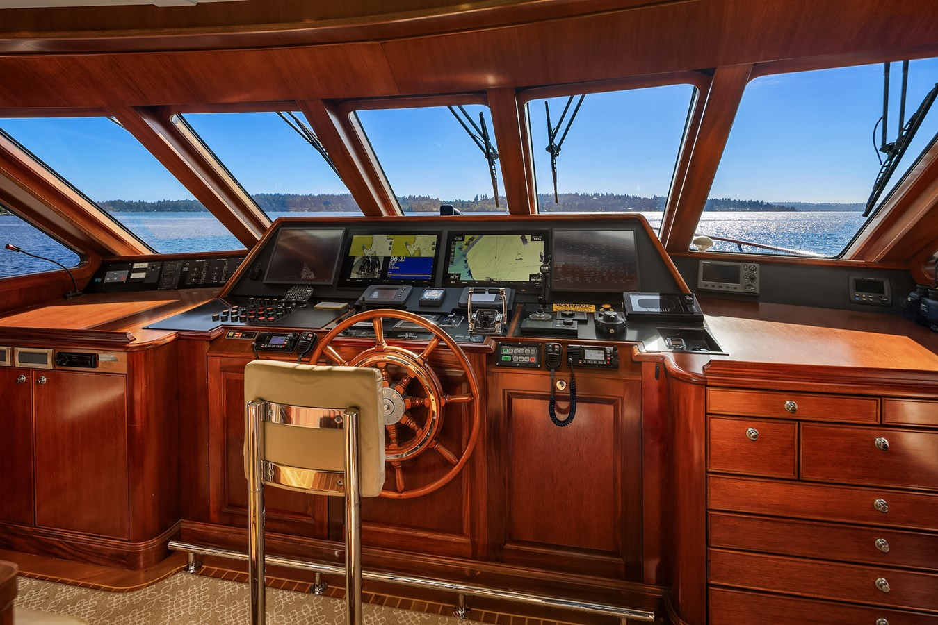 https://arconyachts.ams3.digitaloceanspaces.com/93143/conversions/large_4815328-optimize.jpg