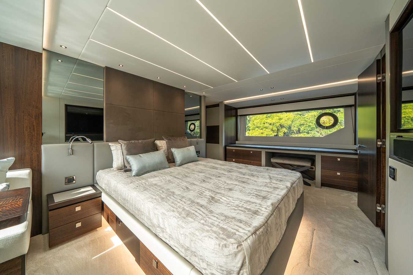 https://arconyachts.ams3.digitaloceanspaces.com/93194/conversions/large_4855973-optimize.jpg