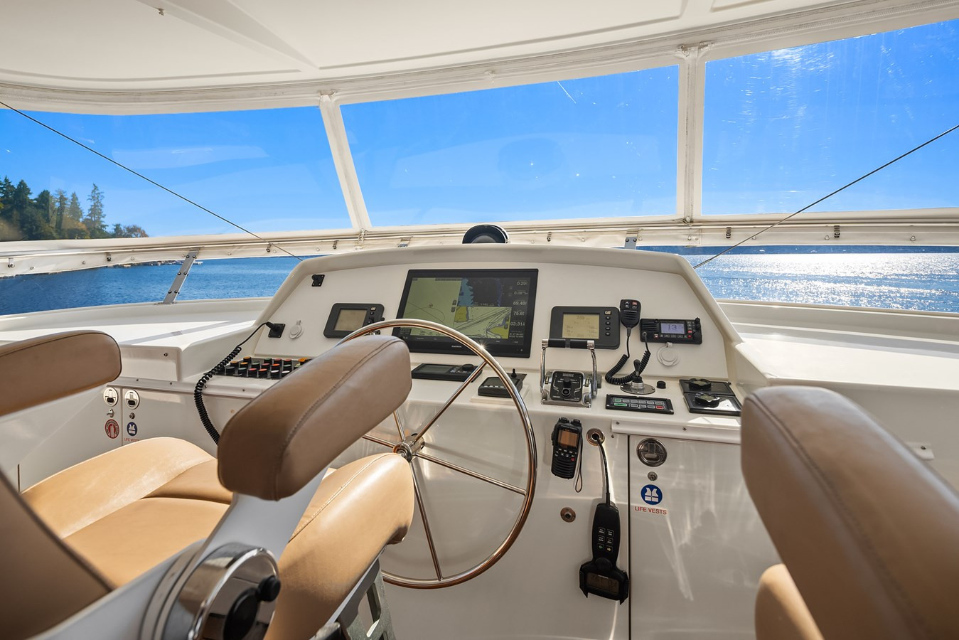 https://arconyachts.ams3.digitaloceanspaces.com/93207/conversions/large_4815344-optimize.jpg