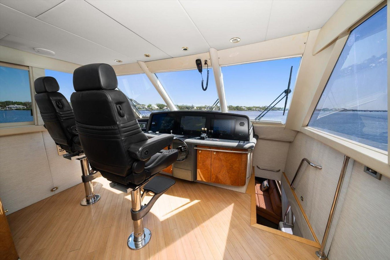 https://arconyachts.ams3.digitaloceanspaces.com/93276/conversions/large_4610966-optimize.jpg