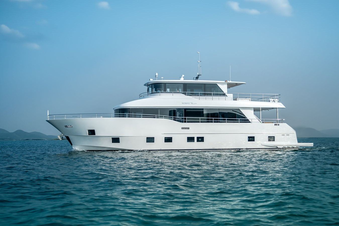https://arconyachts.ams3.digitaloceanspaces.com/93286/conversions/large_4127618-optimize.jpg