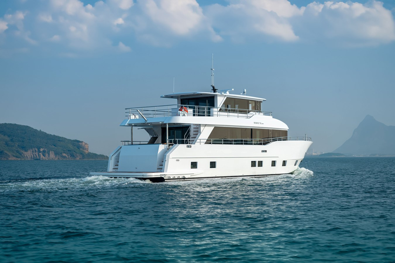 https://arconyachts.ams3.digitaloceanspaces.com/93370/conversions/large_4127647-optimize.jpg