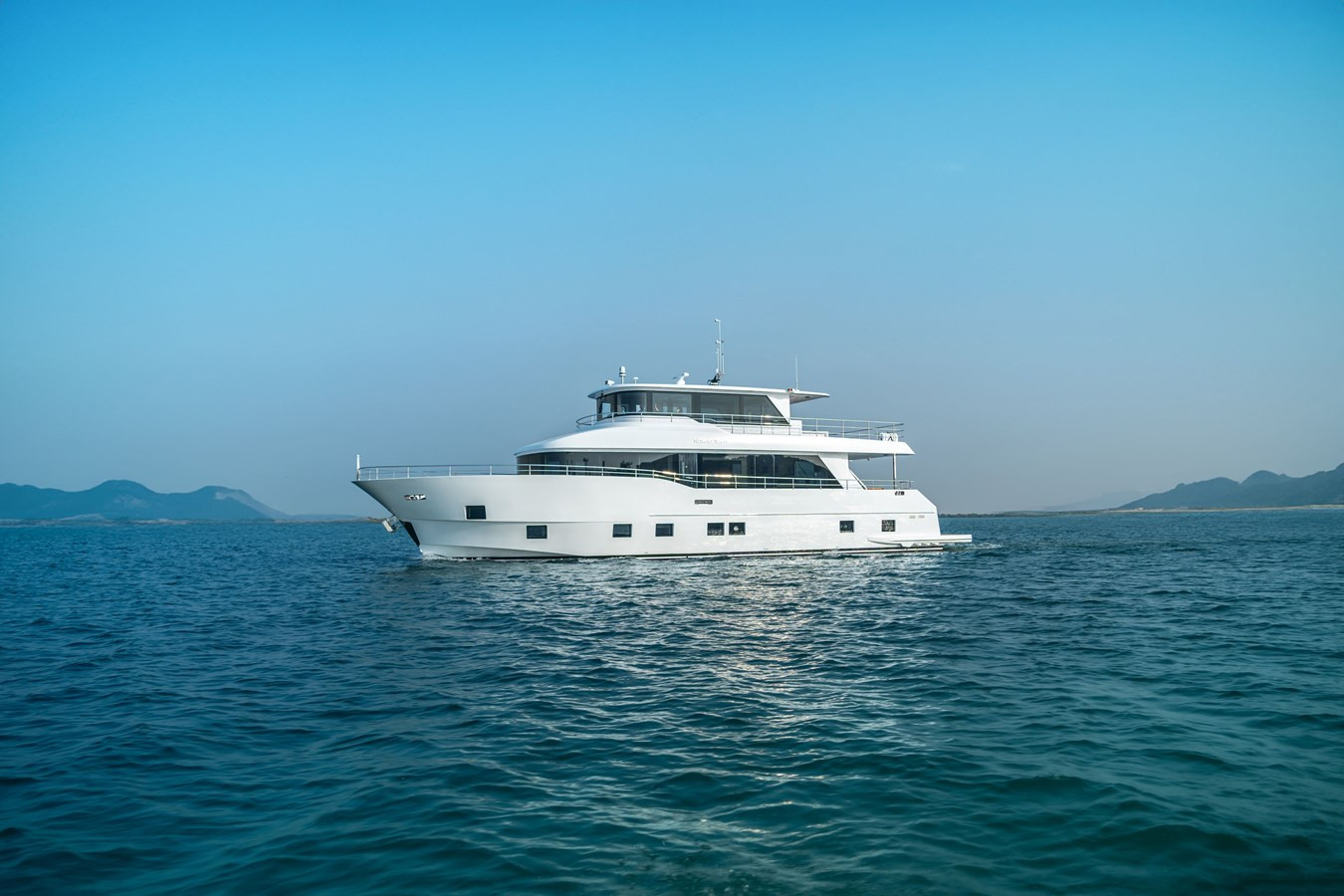 https://arconyachts.ams3.digitaloceanspaces.com/93373/conversions/large_4127648-optimize.jpg