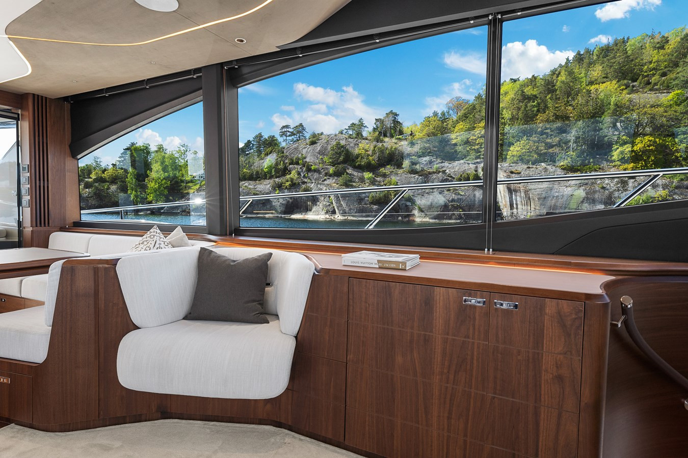https://arconyachts.ams3.digitaloceanspaces.com/93412/conversions/large_4679051-optimize.jpg