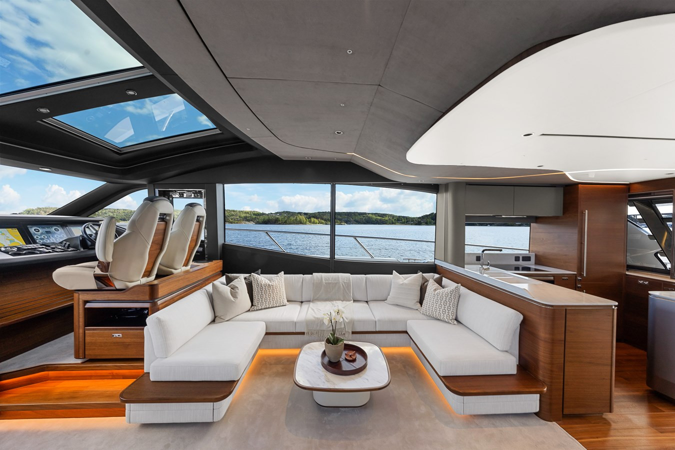 https://arconyachts.ams3.digitaloceanspaces.com/93418/conversions/large_4679053-optimize.jpg