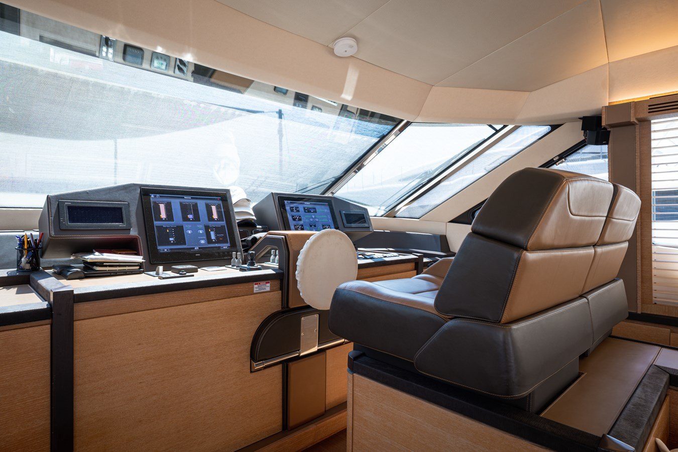 https://arconyachts.ams3.digitaloceanspaces.com/93478/conversions/large_4725938-optimize.jpg