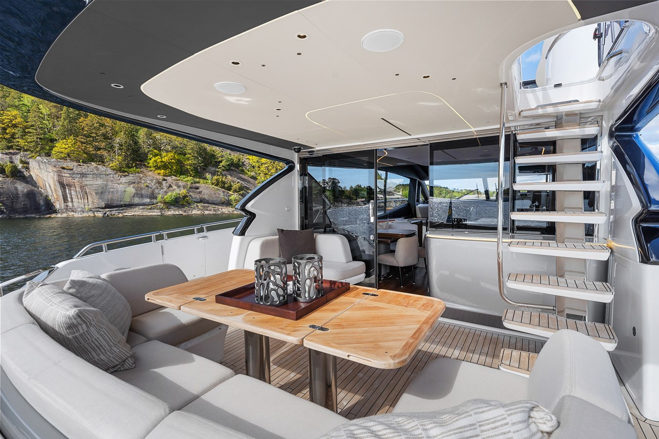 https://arconyachts.ams3.digitaloceanspaces.com/93519/conversions/large_4679086-optimize.jpg
