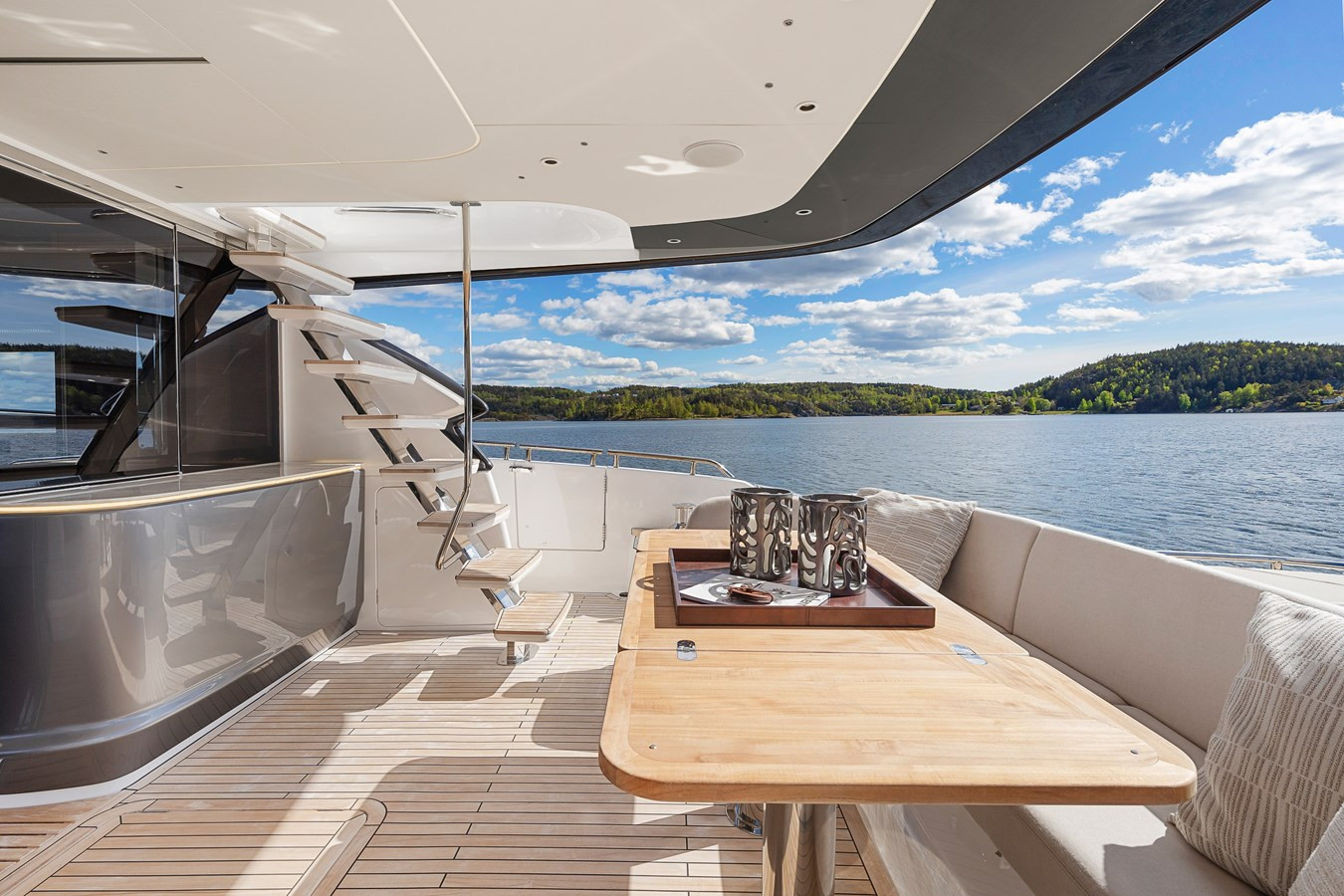 https://arconyachts.ams3.digitaloceanspaces.com/93529/conversions/large_4679090-optimize.jpg