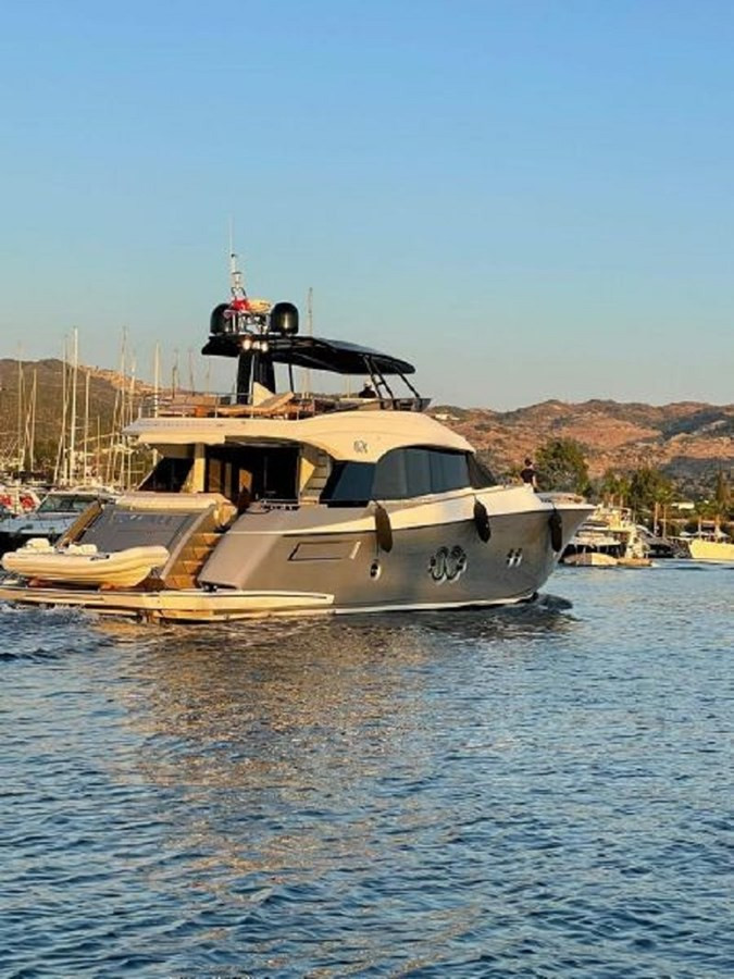 2019 MONTE CARLO YACHTS MCY 76