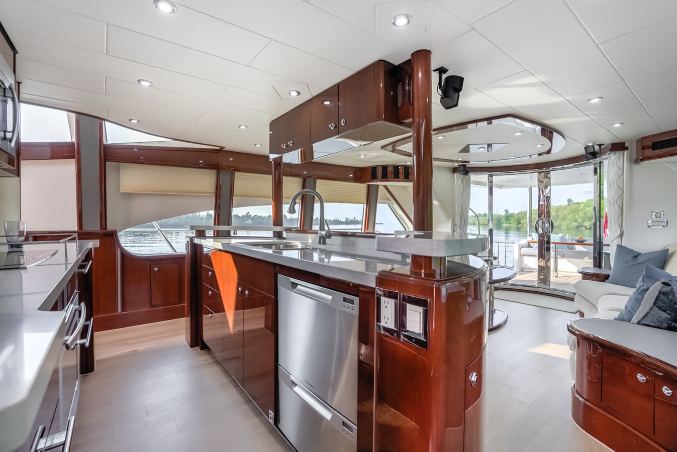 https://arconyachts.ams3.digitaloceanspaces.com/93587/conversions/large_4548204-optimize.jpg