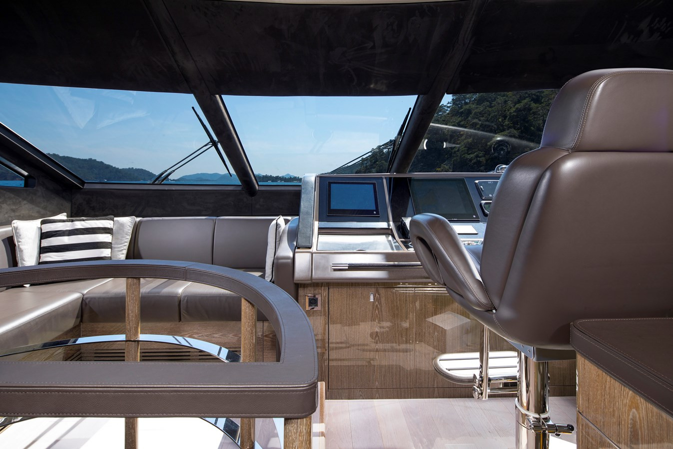 https://arconyachts.ams3.digitaloceanspaces.com/93641/conversions/large_4560940-optimize.jpg
