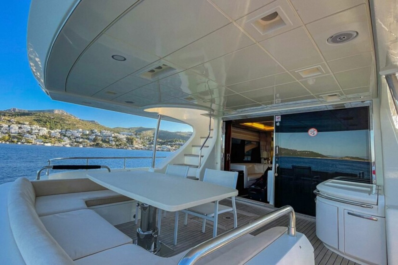 https://arconyachts.ams3.digitaloceanspaces.com/93651/conversions/large_4131010-optimize.jpg