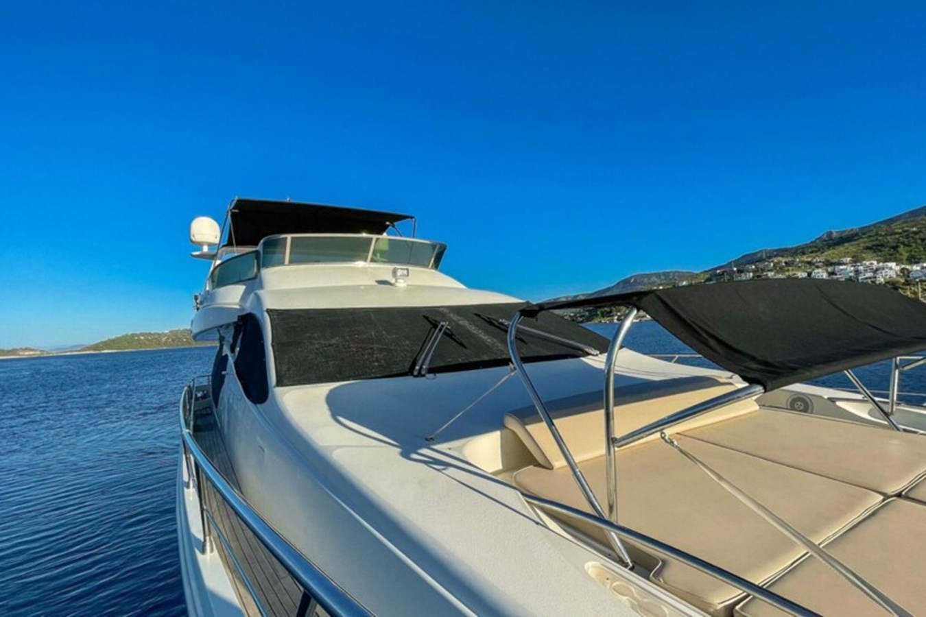 https://arconyachts.ams3.digitaloceanspaces.com/93664/conversions/large_4131013-optimize.jpg