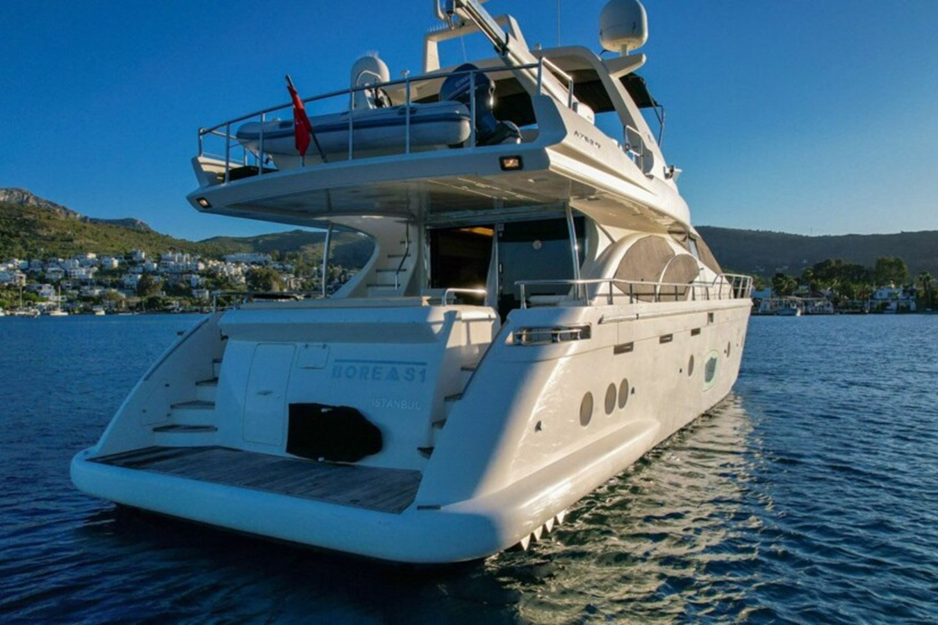 https://arconyachts.ams3.digitaloceanspaces.com/93682/conversions/large_4131023-optimize.jpg