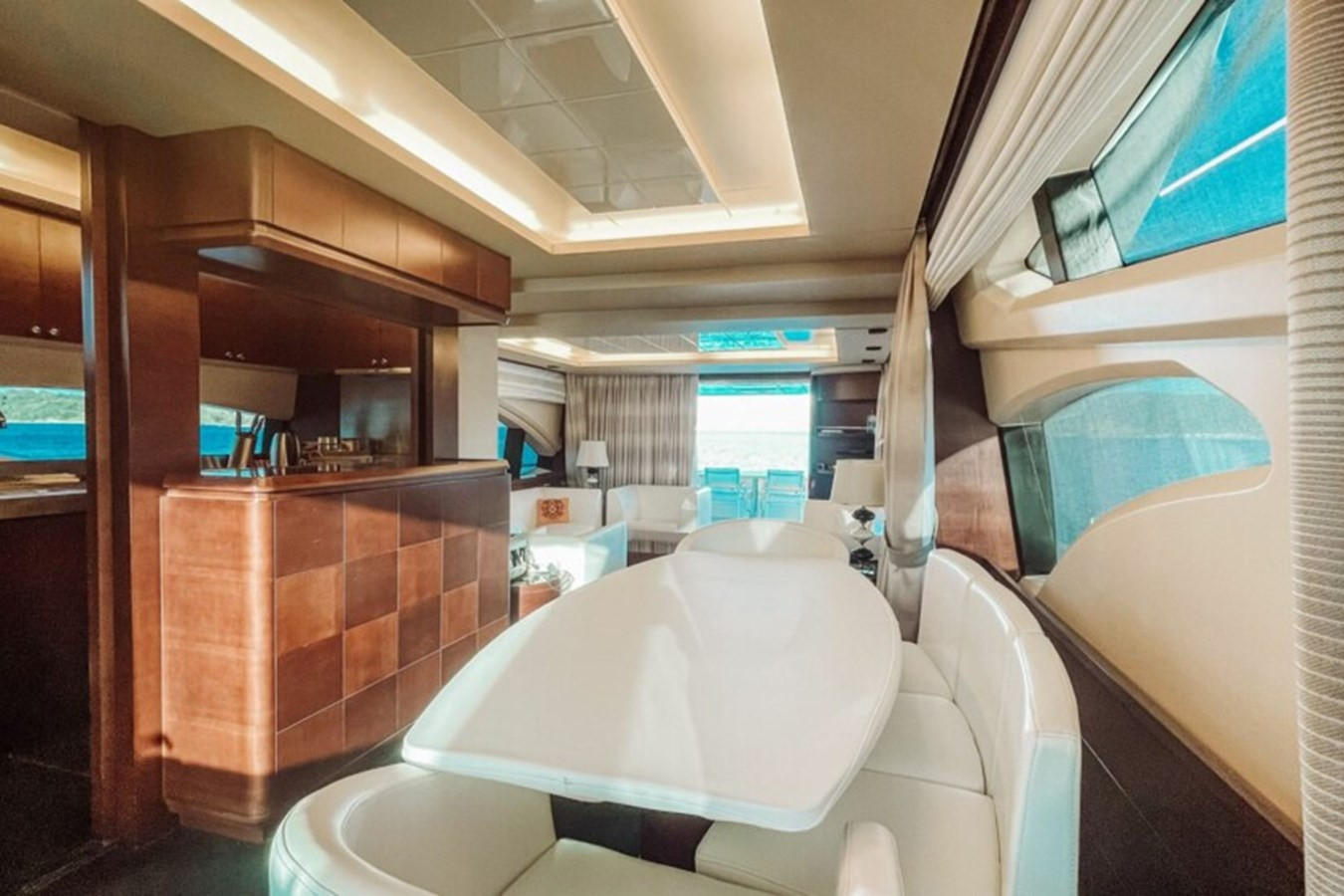 https://arconyachts.ams3.digitaloceanspaces.com/93697/conversions/large_4131028-optimize.jpg