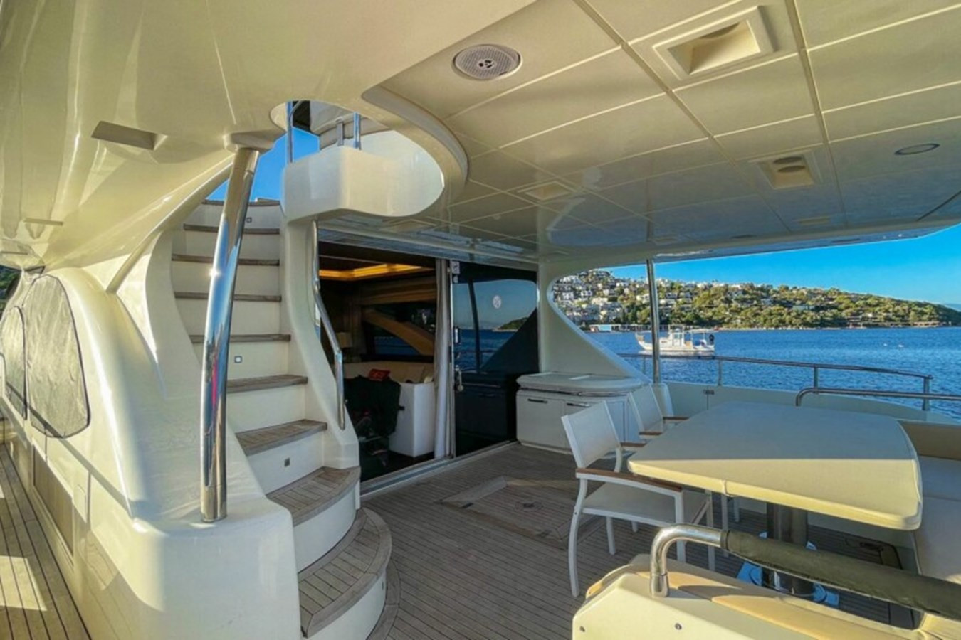 https://arconyachts.ams3.digitaloceanspaces.com/93733/conversions/large_4131042-optimize.jpg